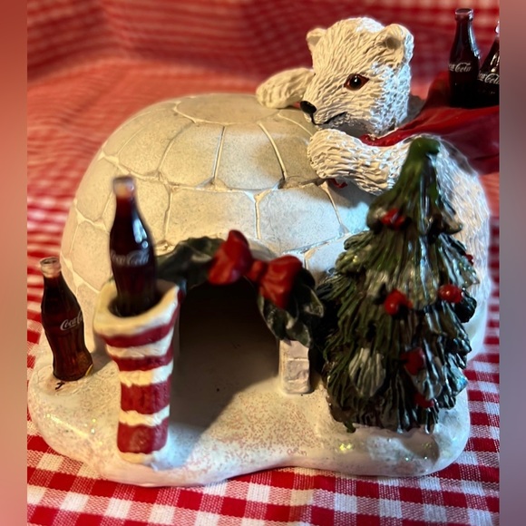 Vintage Coca-cola polar bear cubs, “the bear cub club” Christmas figurines igloo - Picture 5 of 6